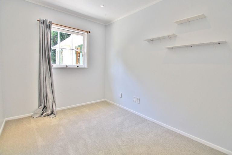 Photo of property in 182 Woodlands Park Road, Titirangi, Auckland, 0604