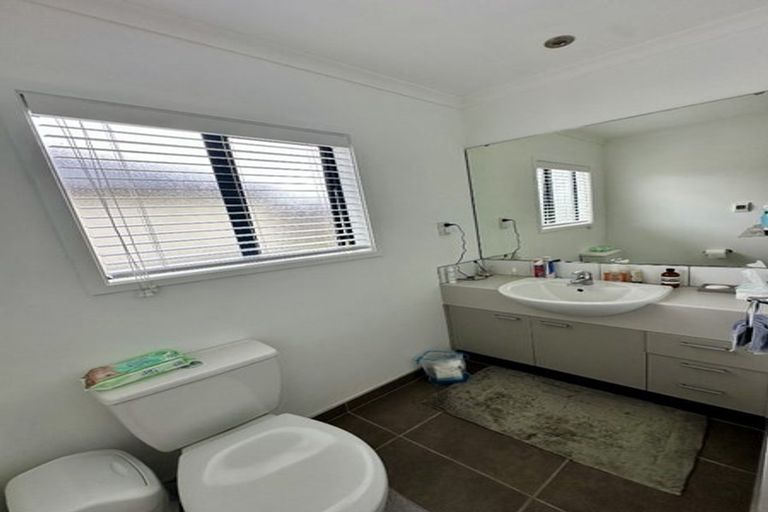 Photo of property in 45 Sonoma Crescent, Oteha, Auckland, 0632