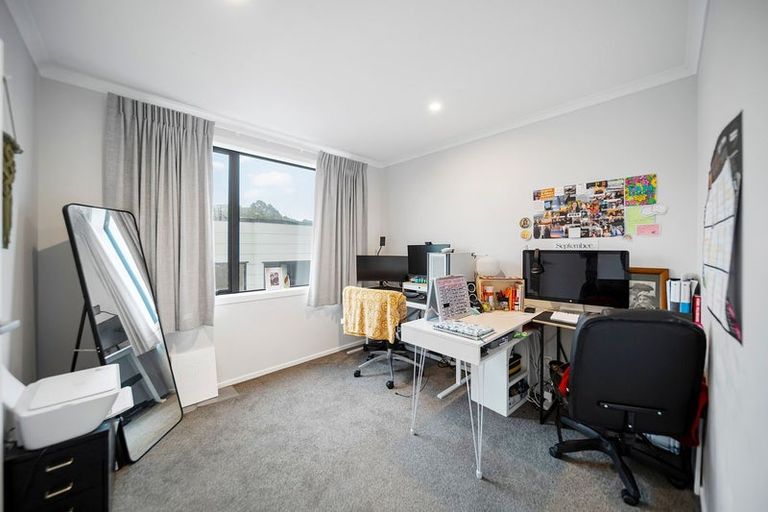 Photo of property in 29b Glanmire Road, Newlands, Wellington, 6037