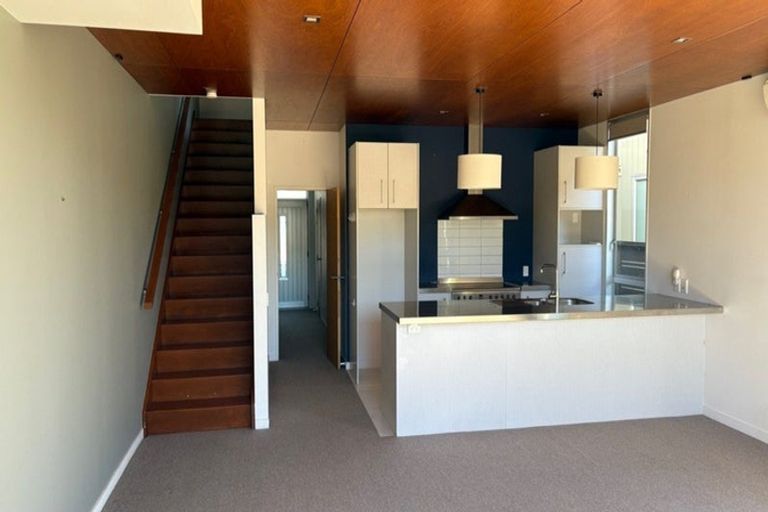 Photo of property in 10/3 Severn Street, Island Bay, Wellington, 6023