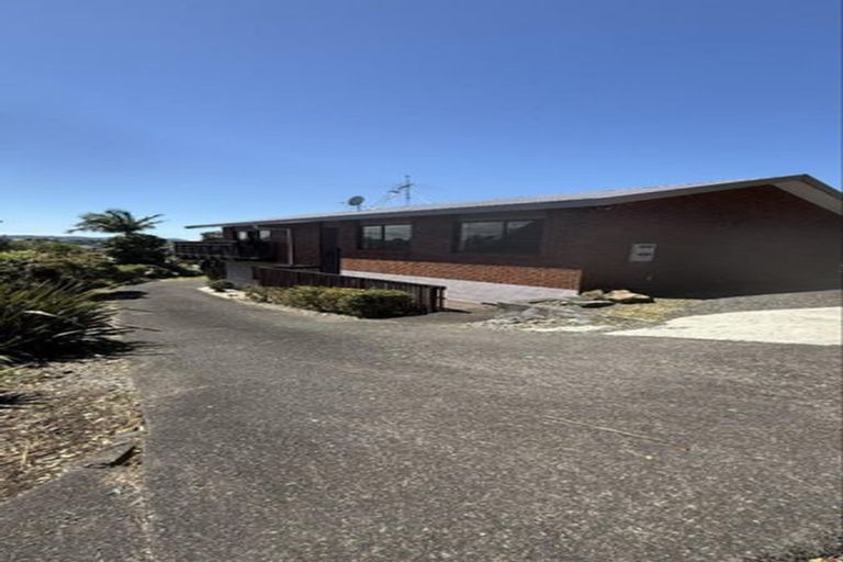 Photo of property in 40 Whangaparaoa Road, Red Beach, 0932