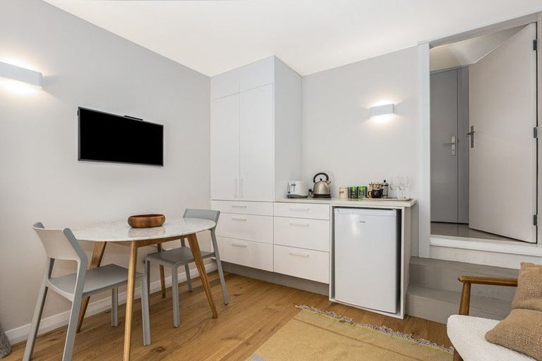 Photo of property in 13 Thane Road, Roseneath, Wellington, 6011