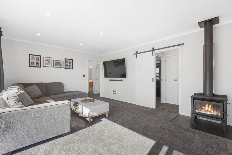Photo of property in 7 Angus Place, Carterton, 5713