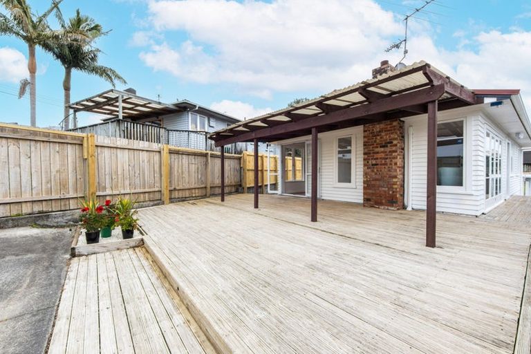 Photo of property in 114 Edmonton Road, Henderson, Auckland, 0612