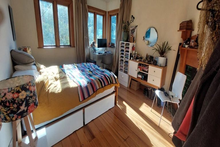 Photo of property in 75 Severn Street, Island Bay, Wellington, 6023