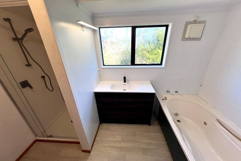 Photo of property in 6 Higham Ferrers Place, Red Beach, 0932