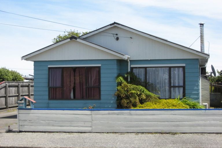 Photo of property in 112 Queen Street, Westport, 7825