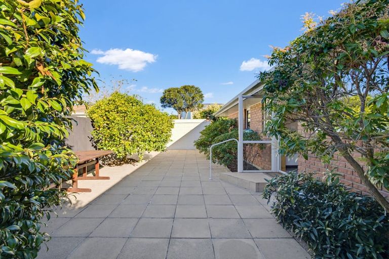 Photo of property in 96a Warren Crescent, Hillmorton, Christchurch, 8025