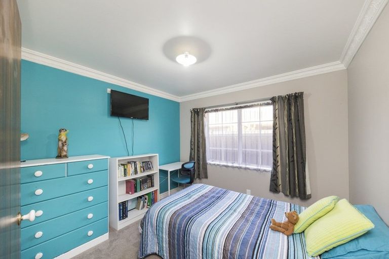 Photo of property in 6 Grange Place, Milson, Palmerston North, 4414