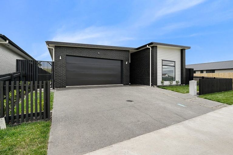 Photo of property in 35 Overton Street, Rototuna North, 3210