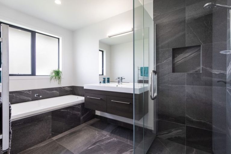 Photo of property in 37 Mike Smith Drive, Cambridge, 3434