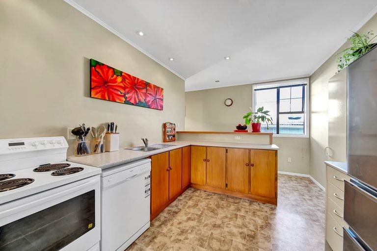 Photo of property in 118a South Road, Spotswood, New Plymouth, 4310