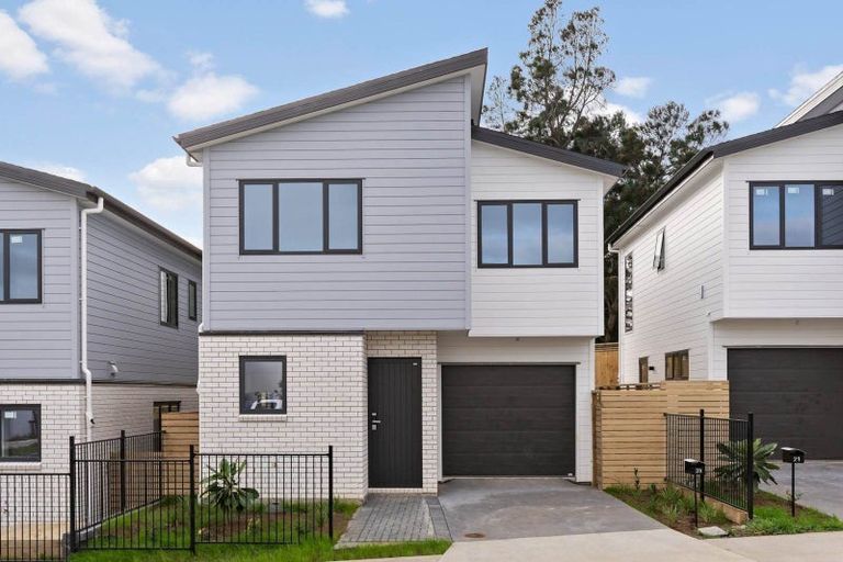Photo of property in 27 Whiteywood Street, Westgate, Auckland, 0814