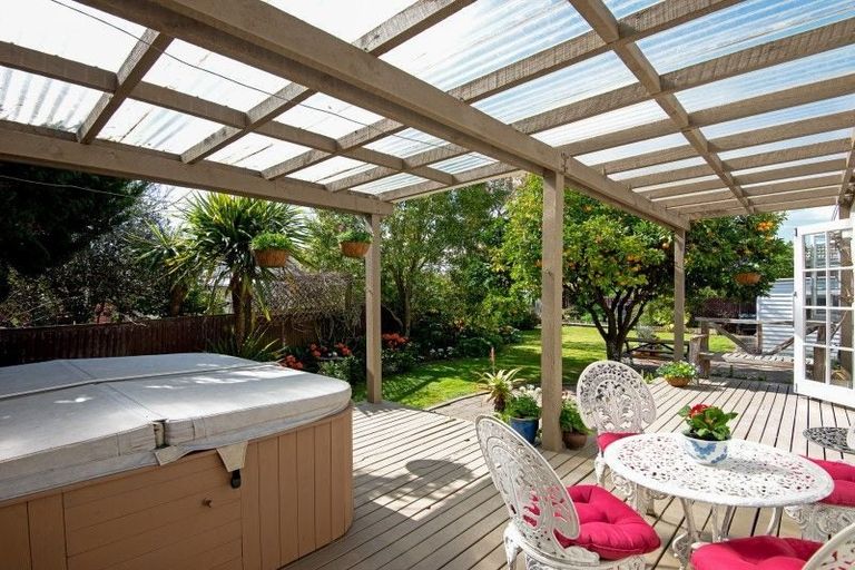 Photo of property in 37 Park Road, West End, Palmerston North, 4412