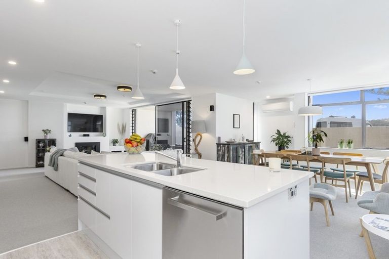 Photo of property in 2/48 Marine Parade, Mount Maunganui, 3116
