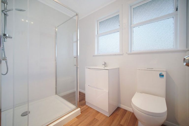 Photo of property in 1/6 Greenslade Crescent, Northcote, Auckland, 0627