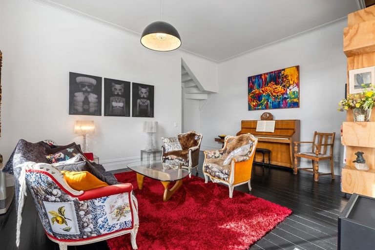 Photo of property in 66 Roxburgh Street, Mount Victoria, Wellington, 6011