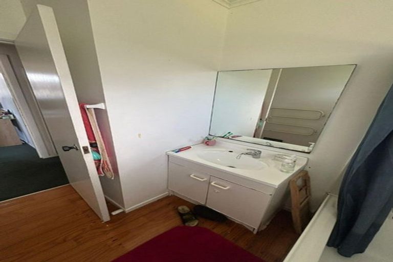 Photo of property in 4 Hereford Street, Te Atatu Peninsula, Auckland, 0610