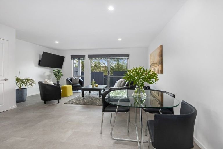 Photo of property in 27/3 Hulme Place, Henderson, Auckland, 0612
