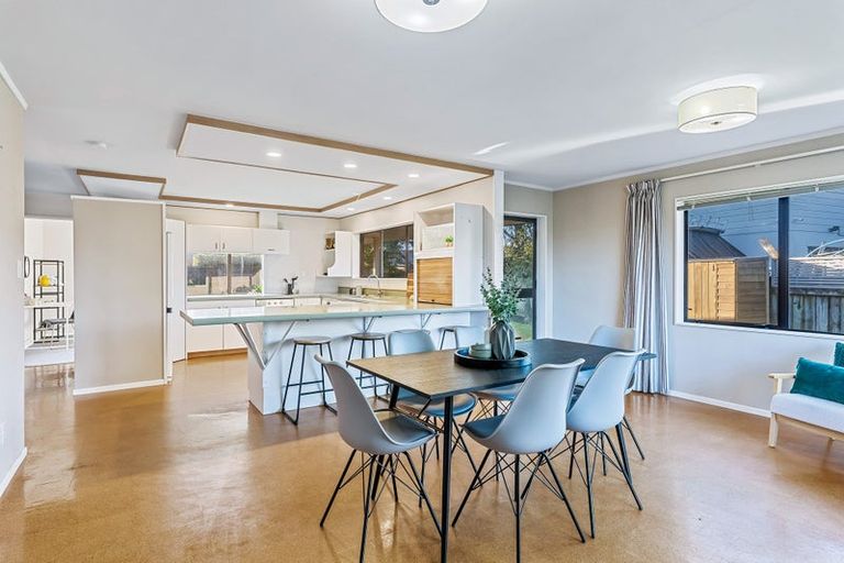 Photo of property in 6 The Avenue, Paraparaumu Beach, Paraparaumu, 5032