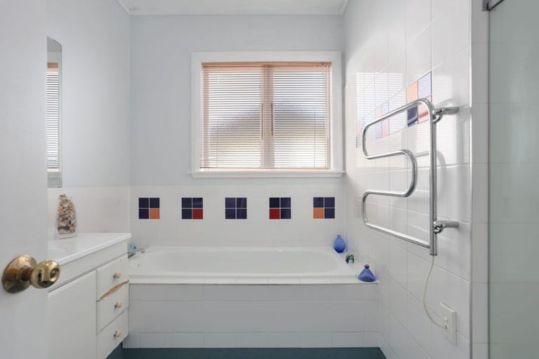Photo of property in 26 Clayburn Road, Glen Eden, Auckland, 0602
