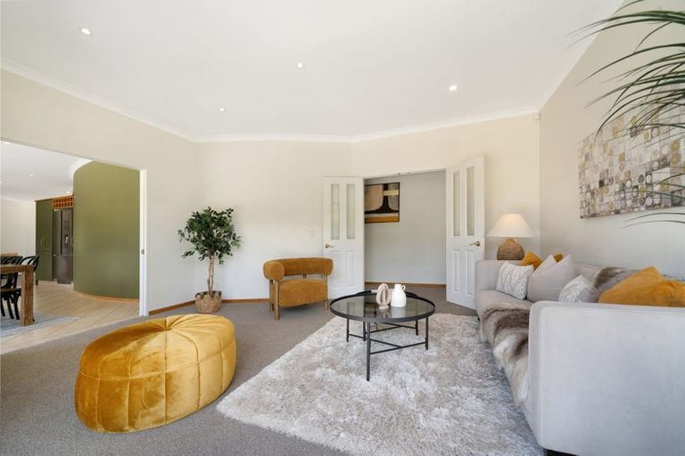 Photo of property in 3 Napuka Road, Henderson Valley, Auckland, 0612