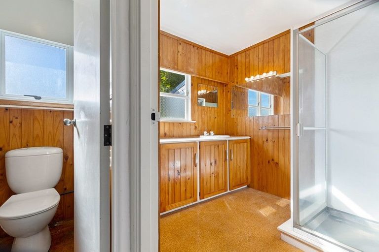 Photo of property in 12 Kelston Street, New Lynn, Auckland, 0600