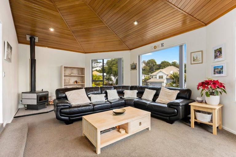 Photo of property in 44 Bayside Drive, Browns Bay, Auckland, 0630