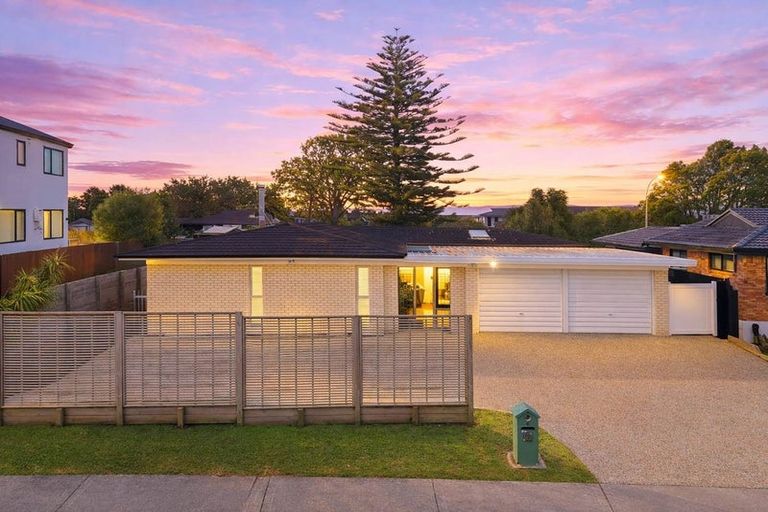 Photo of property in 6 Fratley Avenue, Farm Cove, Auckland, 2012