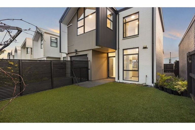 Photo of property in 49 Battalion Drive, Papakura, 2110
