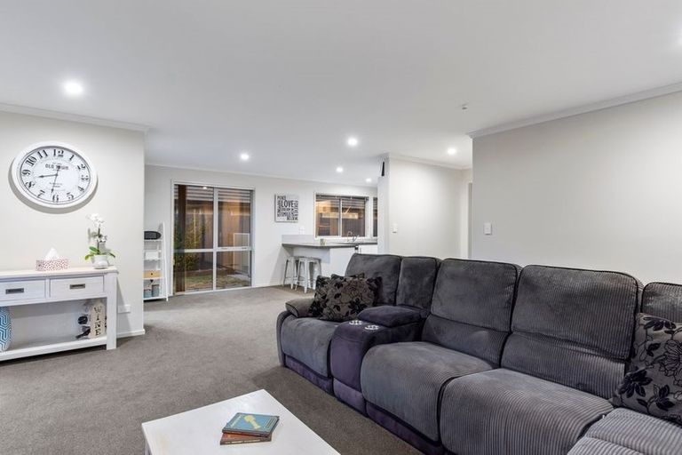 Photo of property in 22 Rainey Crescent, Papamoa Beach, Papamoa, 3118