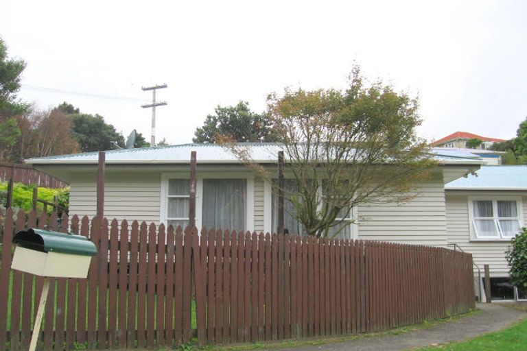 Photo of property in 1 Kiwi Place, Tawa, Wellington, 5028