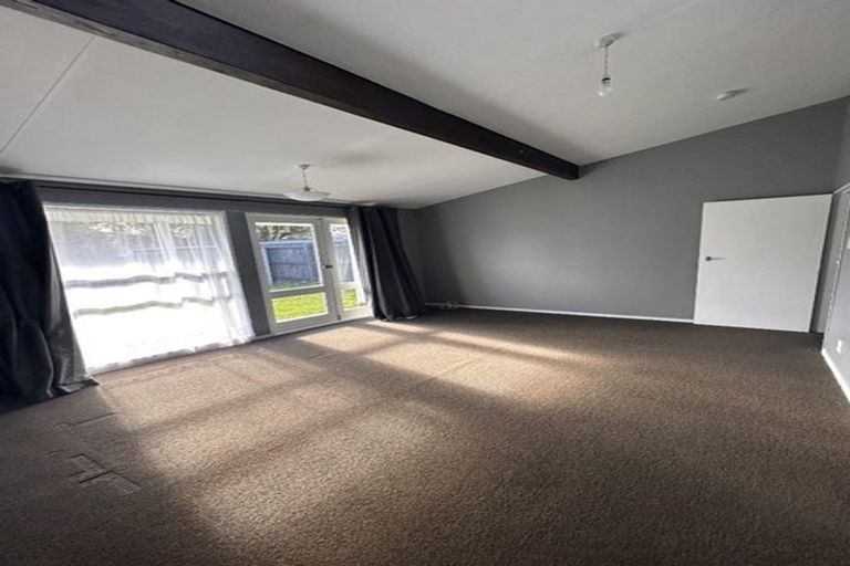 Photo of property in 6 Westmere Place, Takaro, Palmerston North, 4412