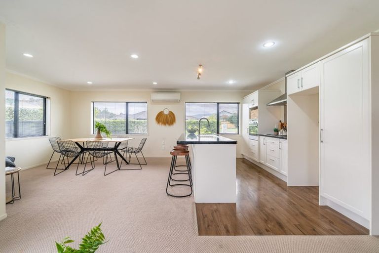 Photo of property in 48 Sunstone Crescent, Brown Owl, Upper Hutt, 5018