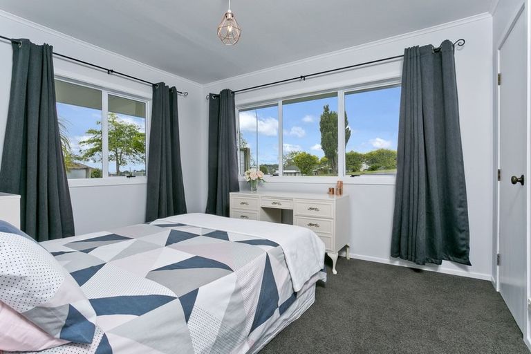 Photo of property in 154 Oaktree Avenue, Browns Bay, Auckland, 0630