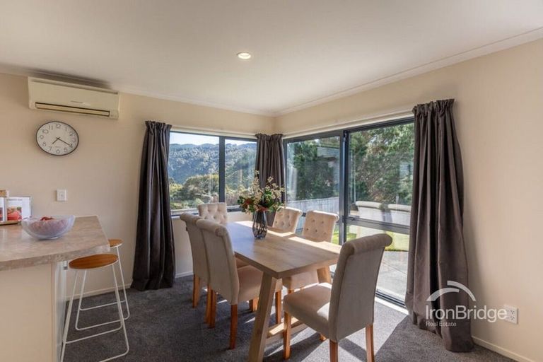 Photo of property in 13 Percy Kinsman Crescent, Riverstone Terraces, Upper Hutt, 5018