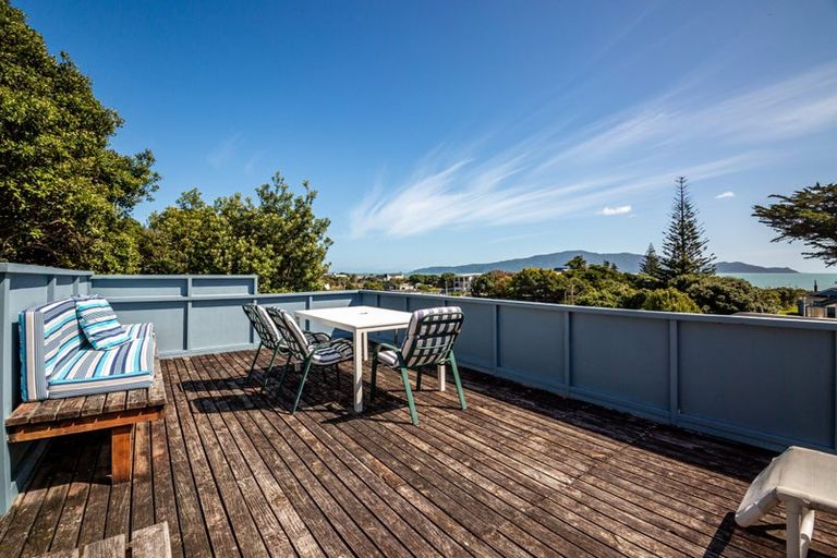 Photo of property in 4 Rangihiroa Street, Waikanae Beach, Waikanae, 5036