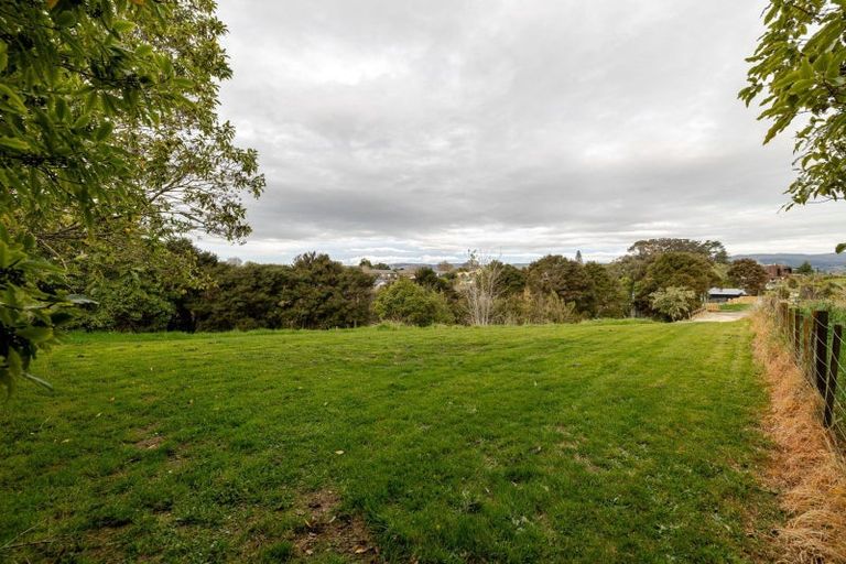 Photo of property in 2 Three Paddock Lane, Fitzherbert, Palmerston North, 4410