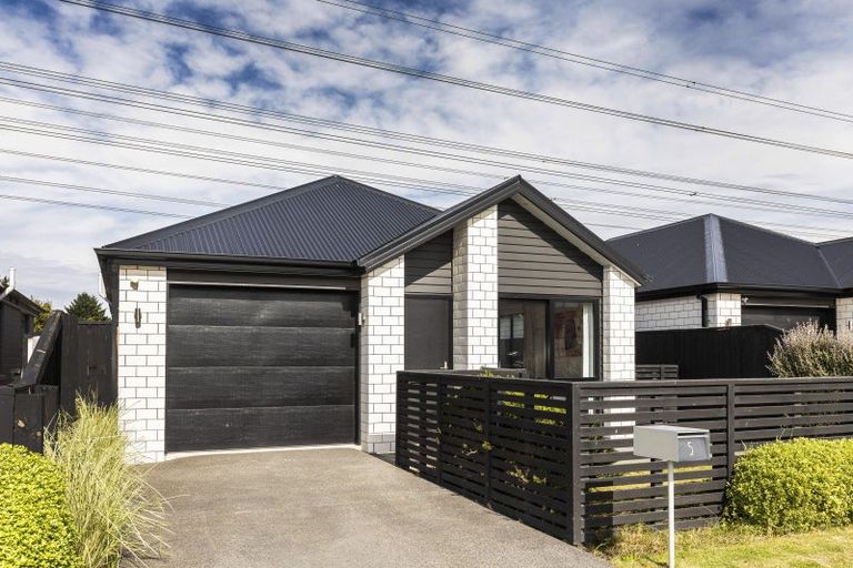 Photo of property in 5 Piripiri Place, Broomfield, Christchurch, 8042