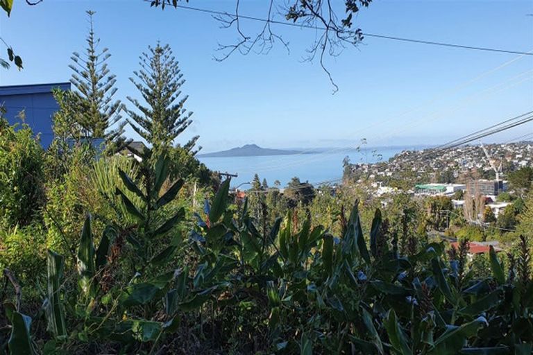 Photo of property in 9 Carlisle Road, Torbay, Auckland, 0630