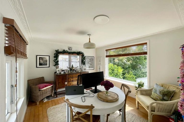 Photo of property in 57 Paynters Avenue, Strandon, New Plymouth, 4312