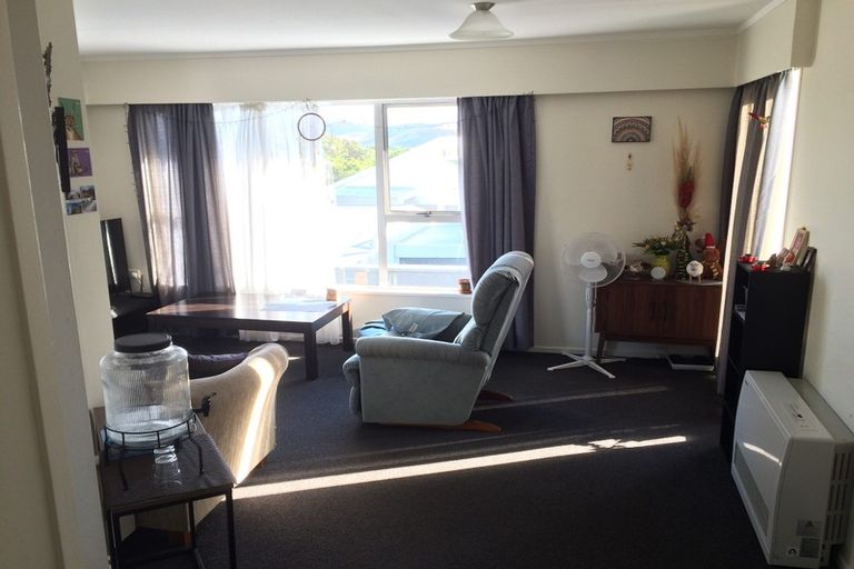 Photo of property in 11 Retter Street, Paparangi, Wellington, 6037