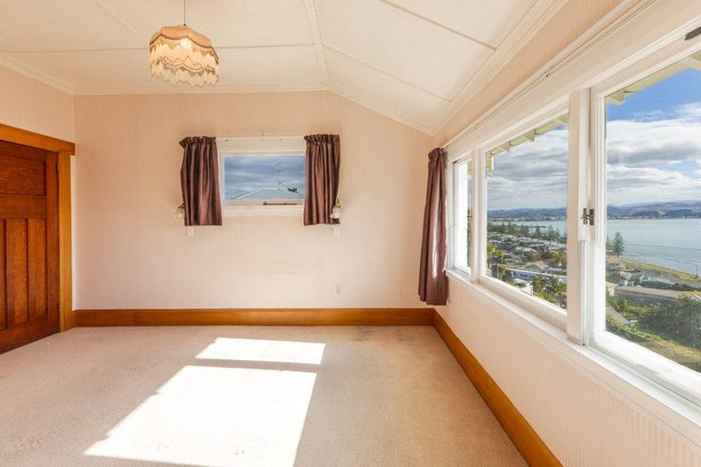 Photo of property in 33 Seapoint Road, Bluff Hill, Napier, 4110