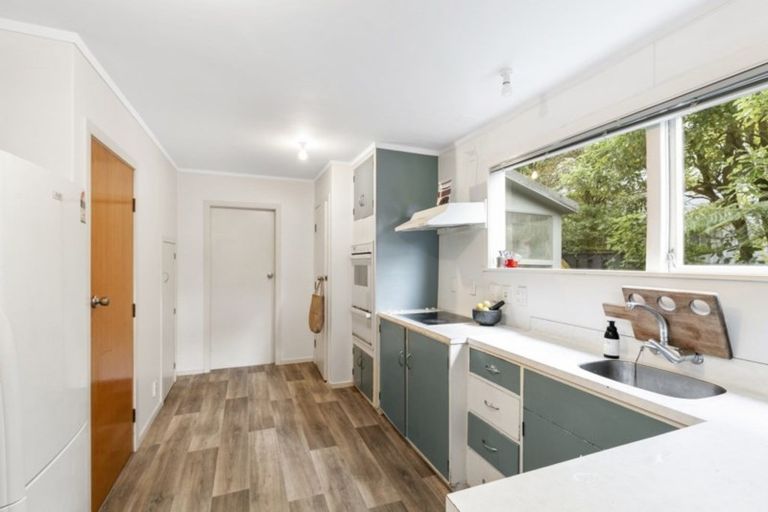 Photo of property in 30 Thurleigh Grove, Karori, Wellington, 6012