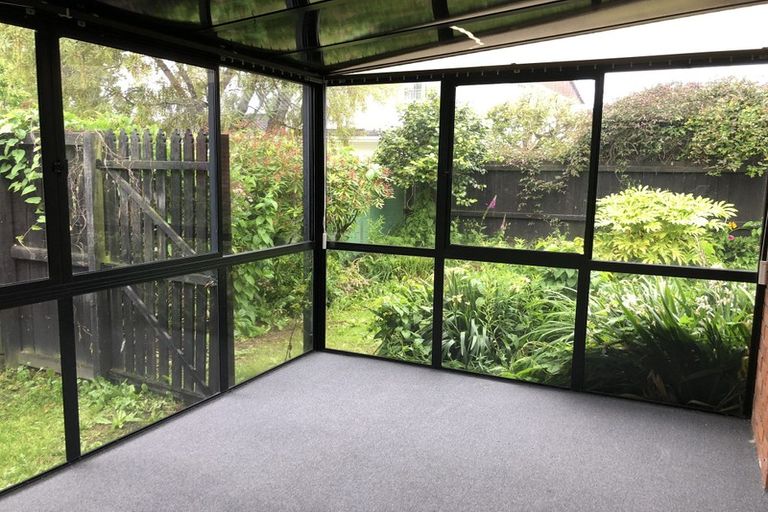 Photo of property in 2/33 Glenharrow Avenue, Avonhead, Christchurch, 8042