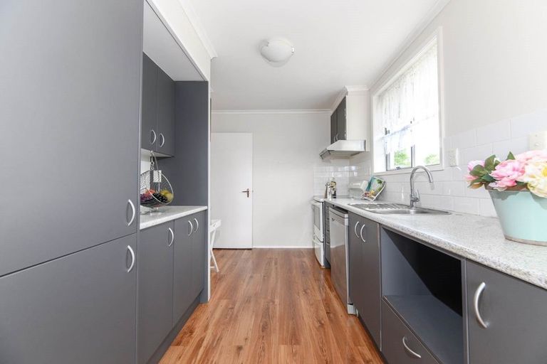 Photo of property in 10/26a Sunnynook Road, Sunnynook, Auckland, 0620