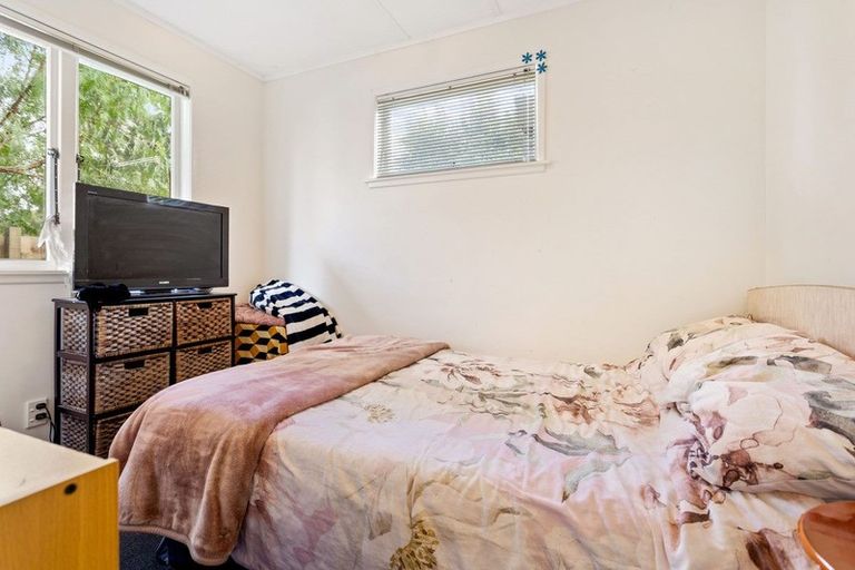 Photo of property in 99 Hobsonville Road, West Harbour, Auckland, 0618