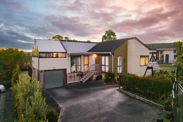 Photo of property in 40 West Harbour Drive, West Harbour, Auckland, 0618