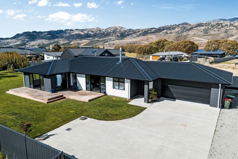 Photo of property in 30 Ethereal Crescent, Mount Pisa, Cromwell, 9383