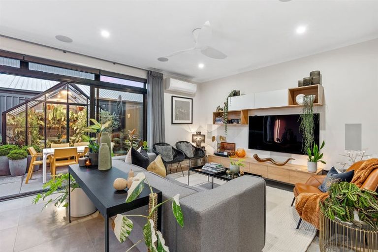 Photo of property in 4 Nohanga Lane, Hobsonville, Auckland, 0616